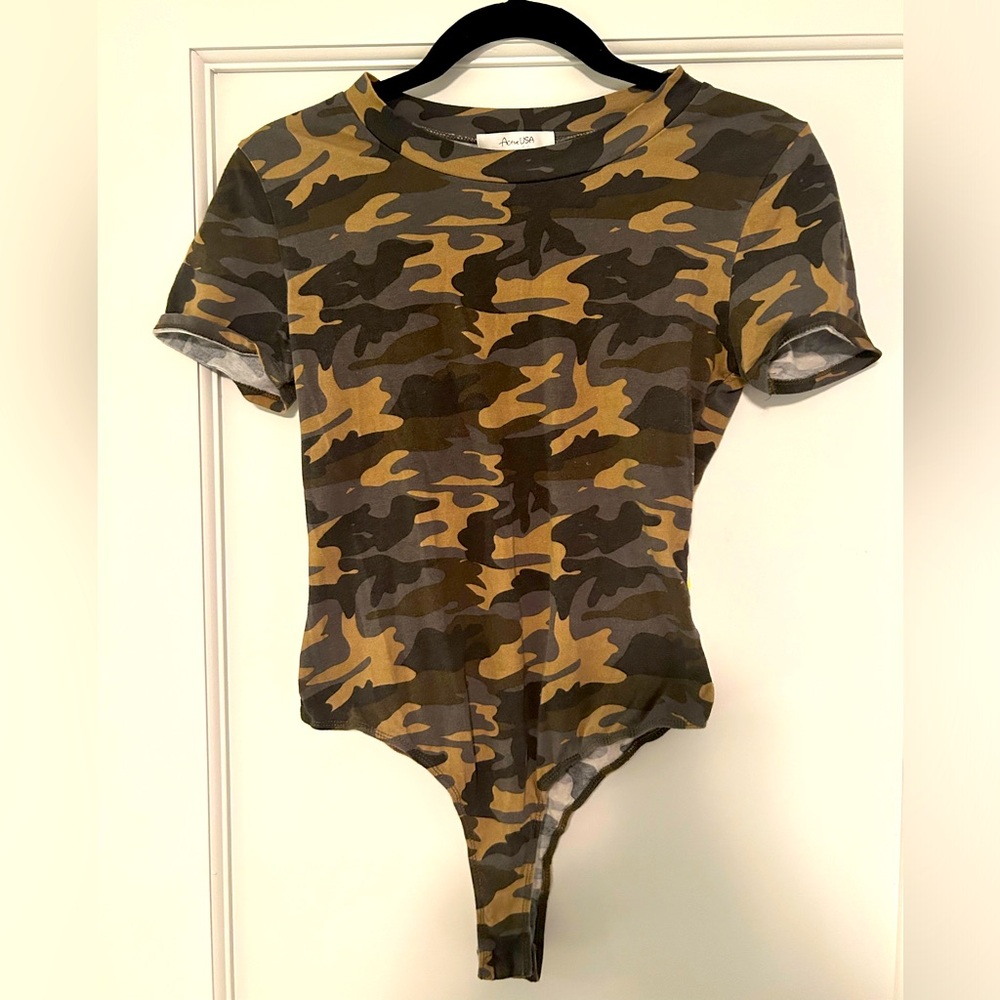 ActiveUSA camo body suit, size M.